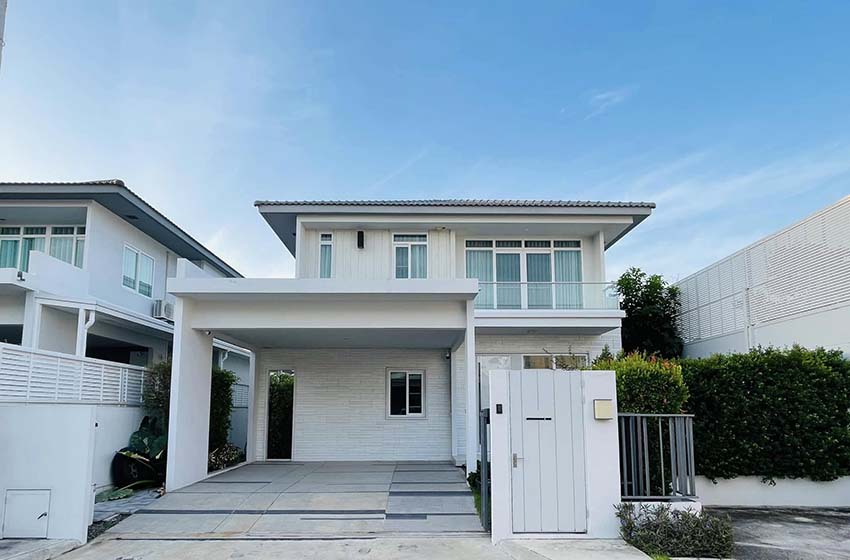 House with Shared Pool for rent in Bangnatrad